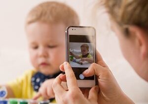 Taking a photo of a child with a smart phone